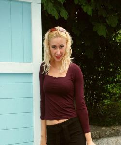 <p class='ppt-number'>221 779 + PIN 096</p><p class='ppt-pricing-de'>1,99 Euro/Min.</p>